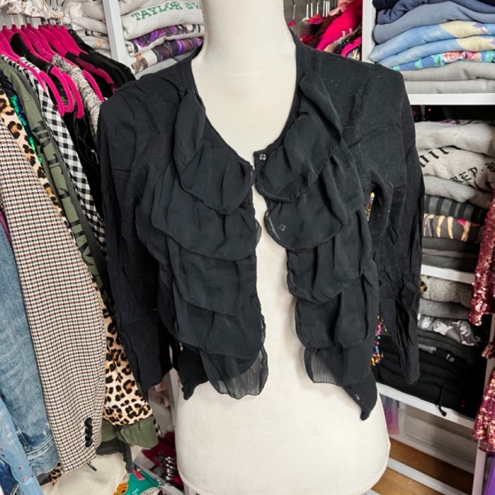 RUFFLE FRONT CROP CARDIGAN